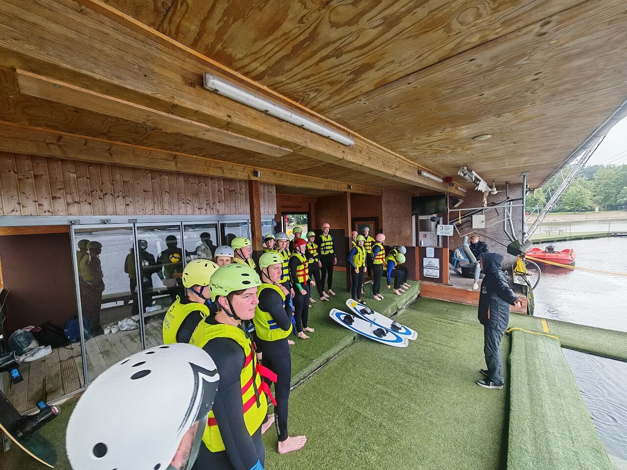 Sportkurs Windsurfen auf der Wasserskianlage am Alfsee Image 1